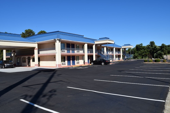 Imagen de los exteriores del Hotel Royal Inn Douglasville. Foto 14
