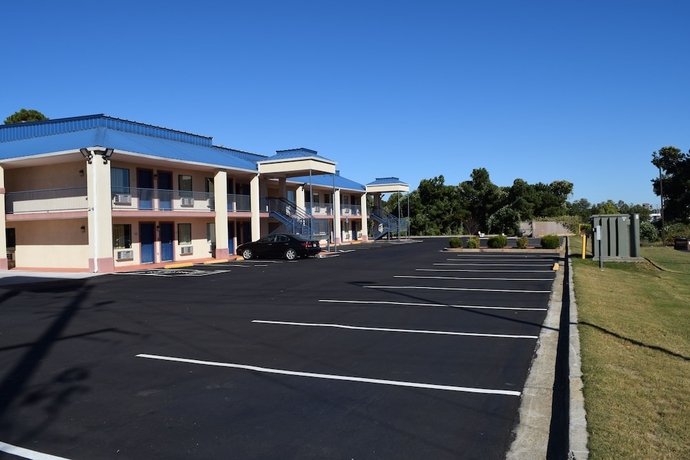 Imagen de los exteriores del Hotel Royal Inn Douglasville. Foto 15
