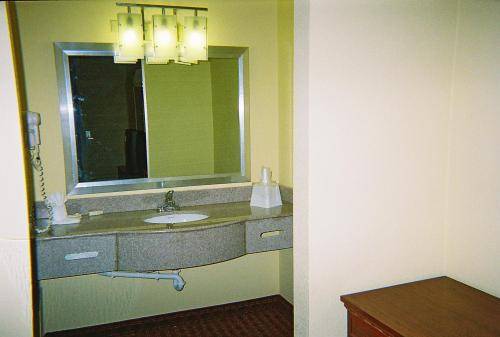 Imagen de la habitación del Hotel Royal Inn, Indian&aacute;polis. Foto 3