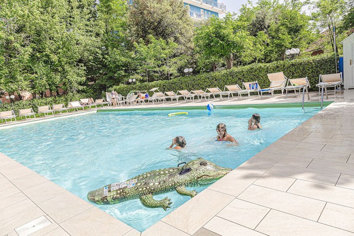 Imagen de la piscina del Hotel Royal Inn, San Mauro a Mare. Foto 17