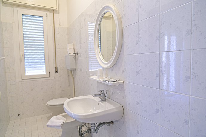 Imagen de la habitación del Hotel Royal Inn, San Mauro a Mare. Foto 3