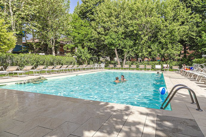 Imagen de la piscina del Hotel Royal Inn, San Mauro a Mare. Foto 20