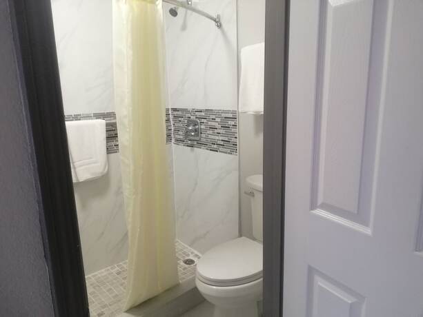Imagen general del Hotel Royal Inn and Suite. Foto 7