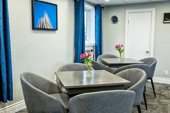 Imagen de los interiores del Hotel Royal Inn and Suites. Foto 12