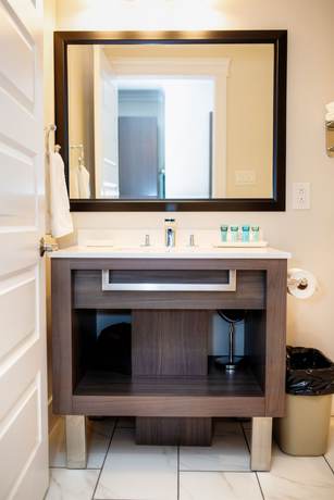 Imagen de la habitación del Hotel Royal Inn and Suites. Foto 9