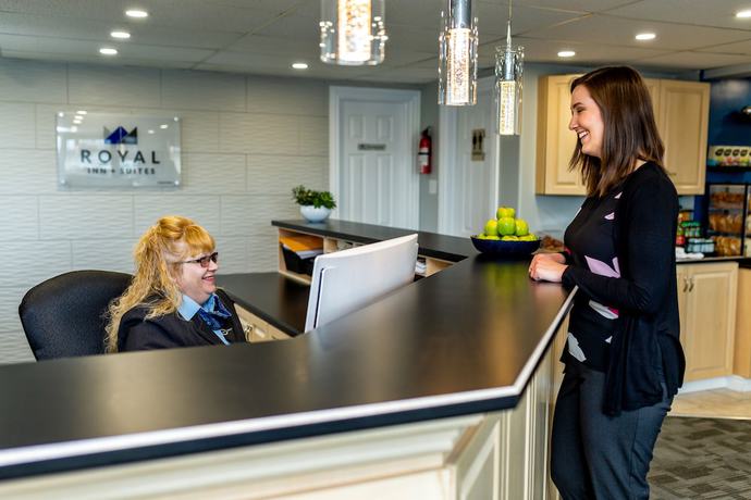 Imagen de los interiores del Hotel Royal Inn and Suites. Foto 19