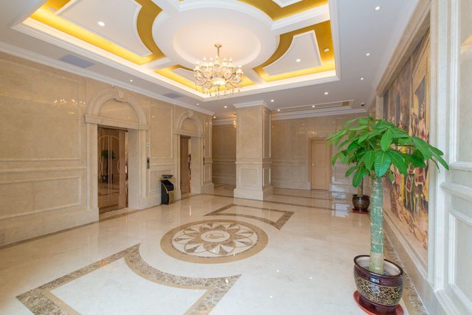 Imagen de los interiores del Hotel Royal International Disneyland and Wild Animal Park Branch. Foto 15