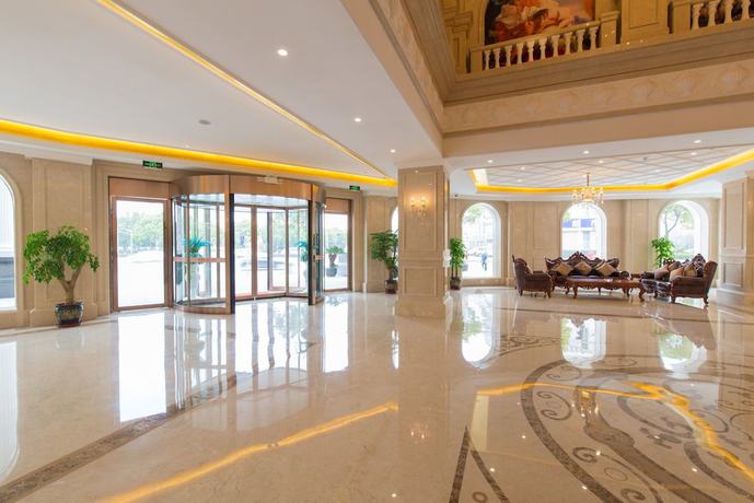 Imagen de los interiores del Hotel Royal International Disneyland and Wild Animal Park Branch. Foto 17