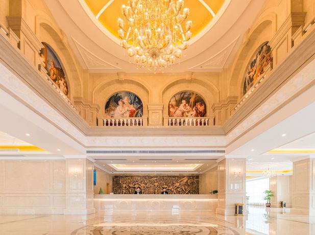 Imagen de los interiores del Hotel Royal International Disneyland and Wild Animal Park Branch. Foto 19
