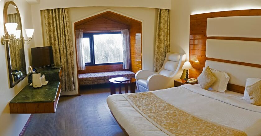 Imagen de la habitación del Hotel Royal Jardin Whistling Pines Resort. Foto 16