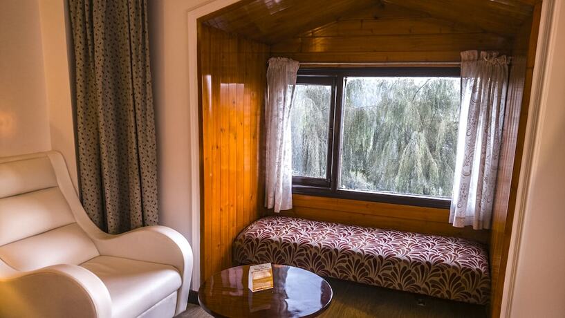 Imagen de la habitación del Hotel Royal Jardin Whistling Pines Resort. Foto 17