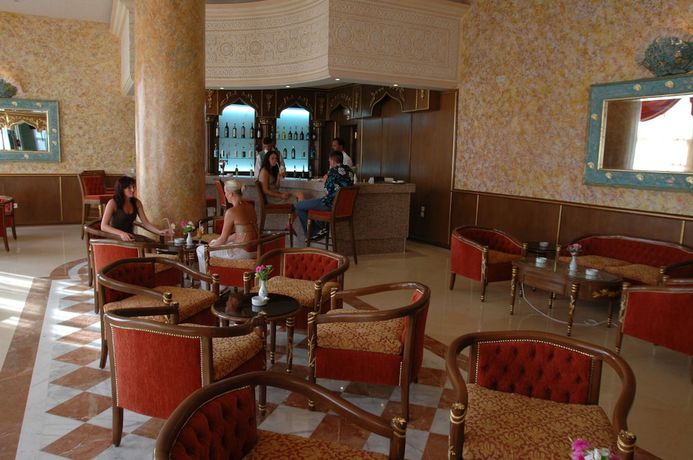 Imagen del bar/restaurante del Hotel Royal Jinene. Foto 4