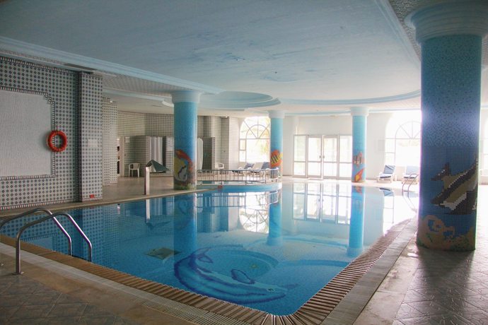 Imagen de la piscina del Hotel Royal Jinene. Foto 13