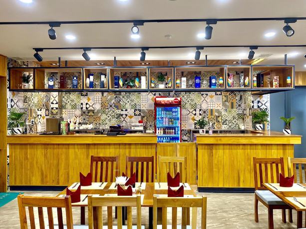 Imagen del bar/restaurante del Hotel Royal Khanh. Foto 3
