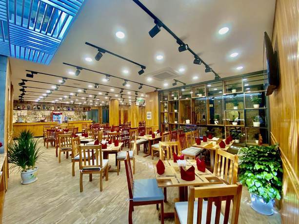 Imagen del bar/restaurante del Hotel Royal Khanh. Foto 4