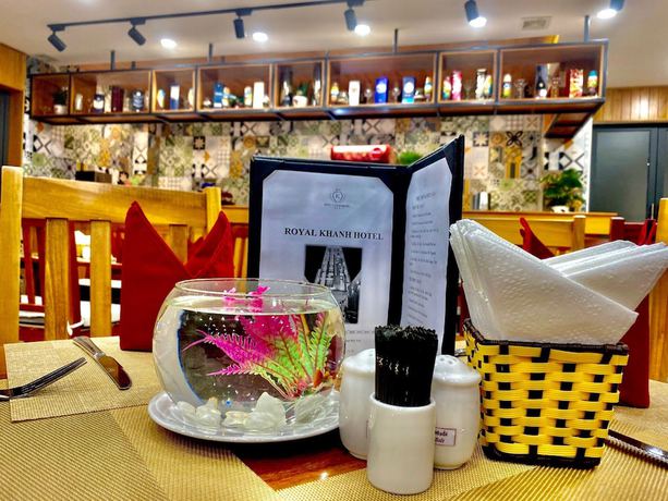 Imagen del bar/restaurante del Hotel Royal Khanh. Foto 5