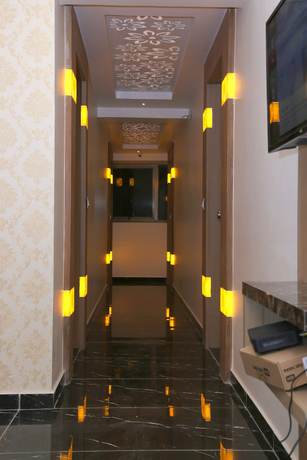 Imagen de los interiores del Hotel Royal King by Sky Stays. Foto 17