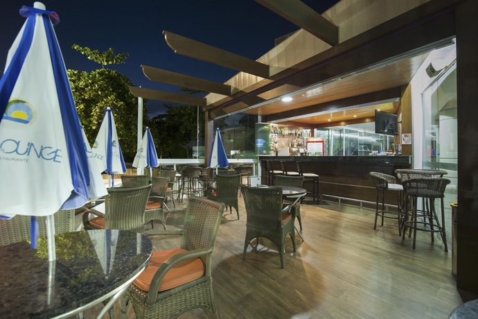 Imagen del bar/restaurante del Hotel Royal Kingdom Maca&eacute;. Foto 4