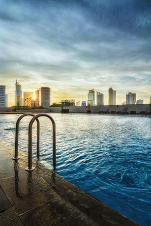 Imagen de la piscina del Hotel Royal Kuningan. Foto 14