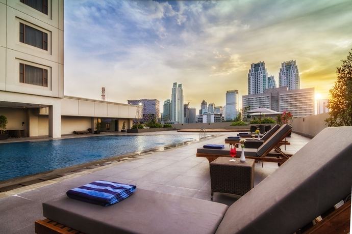 Imagen de la piscina del Hotel Royal Kuningan. Foto 15