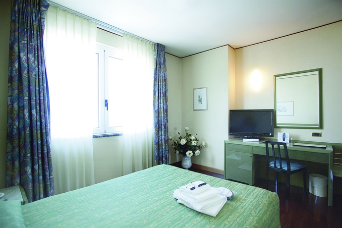 Imagen de la habitación del Hotel Royal, Lido Di Fermo. Foto 4