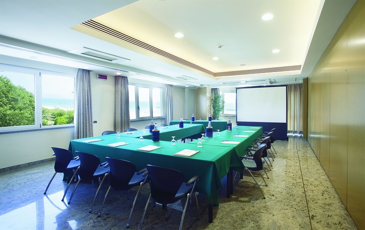 Imagen de los interiores del Hotel Royal, Lido Di Fermo. Foto 16