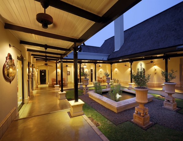 Imagen de los exteriores del Hotel Royal Livingstone Victoria Falls Zambia By Anantara. Foto 11