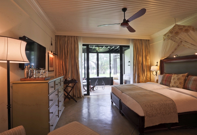 Imagen de la habitación del Hotel Royal Livingstone Victoria Falls Zambia By Anantara. Foto 8