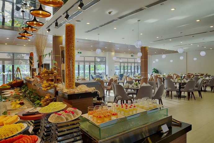 Imagen del bar/restaurante del Hotel Royal Lotus Halong Resort And Villas. Foto 5