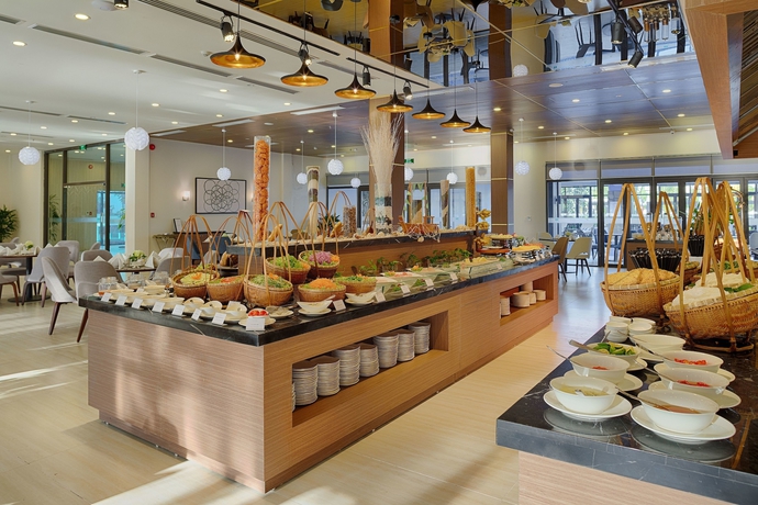 Imagen del bar/restaurante del Hotel Royal Lotus Halong Resort And Villas. Foto 6