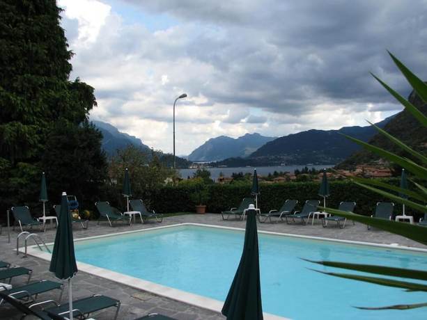 Imagen de la piscina del Hotel Royal, Loveno. Foto 20
