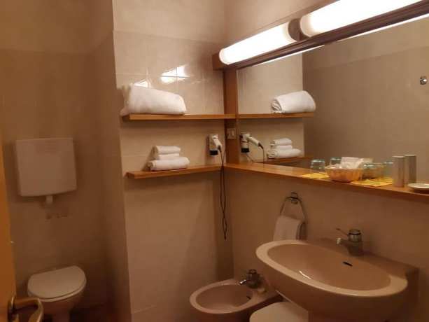 Imagen de la habitación del Hotel Royal, Loveno. Foto 3