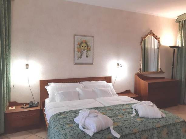 Imagen de la habitación del Hotel Royal, Loveno. Foto 5