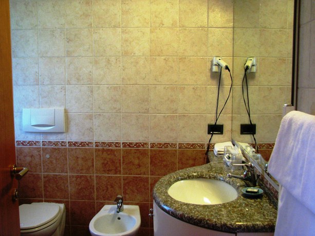 Imagen de la habitación del Hotel Royal, Loveno. Foto 6