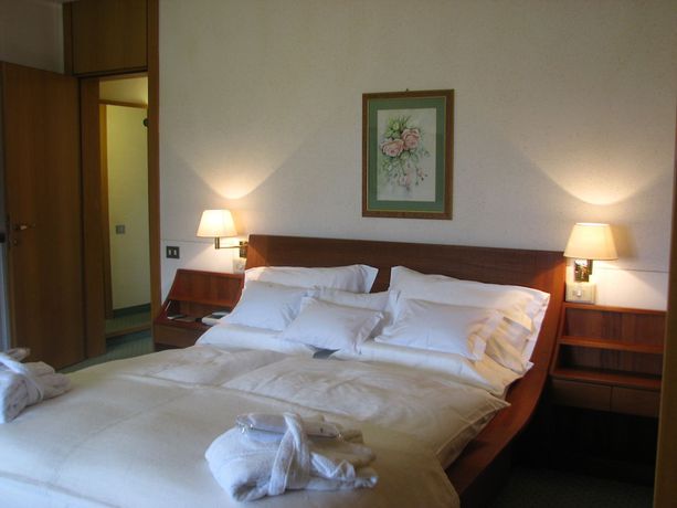 Imagen de la habitación del Hotel Royal, Loveno. Foto 10