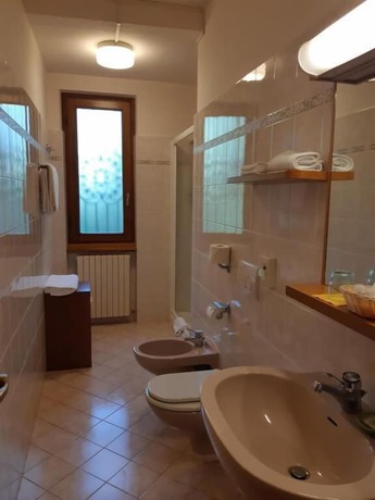 Imagen de la habitación del Hotel Royal, Loveno. Foto 13