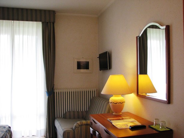 Imagen de la habitación del Hotel Royal, Loveno. Foto 15