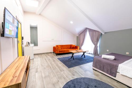 Imagen de la habitación del Hotel Royal Luxurys Suites. Foto 18