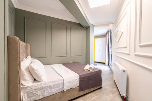 Imagen de la habitación del Hotel Royal Luxurys Suites. Foto 19