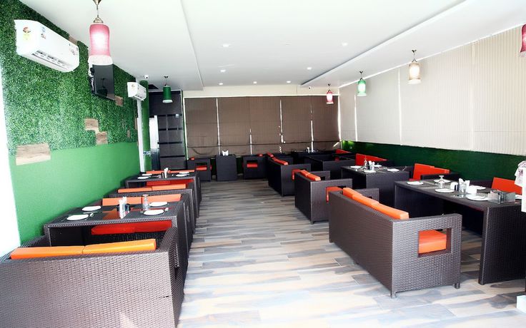 Imagen del bar/restaurante del Hotel Royal MJS Pinjore. Foto 6
