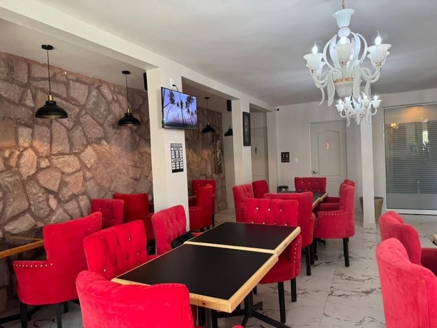 Imagen del bar/restaurante del Hotel Royal Madero Inn Express. Foto 3