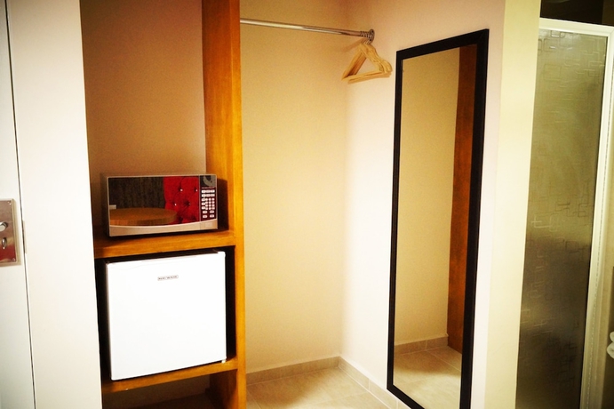 Imagen de la habitación del Hotel Royal Madero Inn. Foto 13