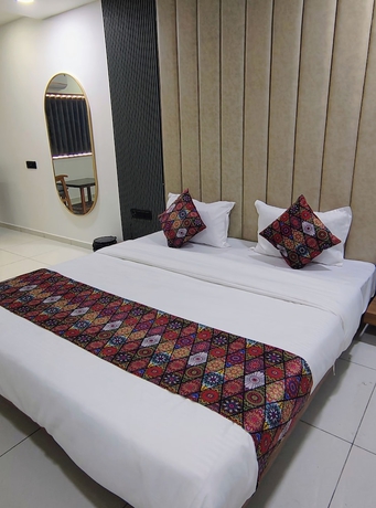 Imagen de la habitación del Hotel Royal Manor-Rajkot. Foto 3
