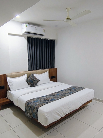 Imagen de la habitación del Hotel Royal Manor-Rajkot. Foto 8