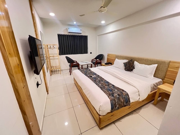 Imagen de la habitación del Hotel Royal Manor-Rajkot. Foto 10