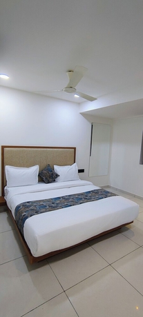 Imagen de la habitación del Hotel Royal Manor-Rajkot. Foto 11