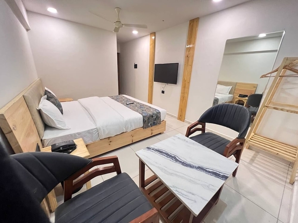 Imagen de la habitación del Hotel Royal Manor-Rajkot. Foto 15