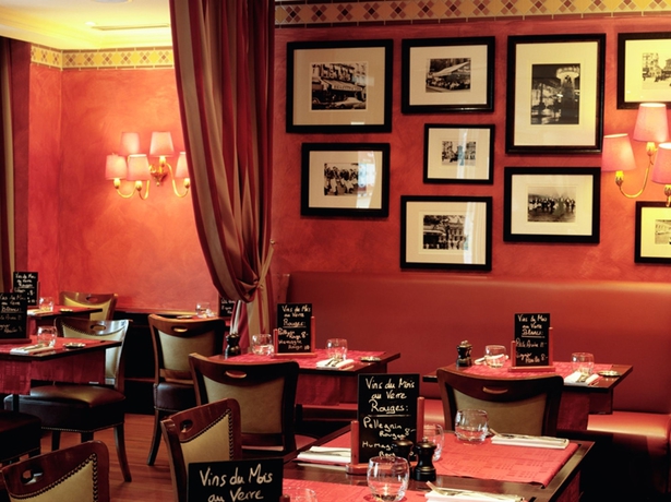 Imagen del bar/restaurante del Hotel Royal Manotel. Foto 2