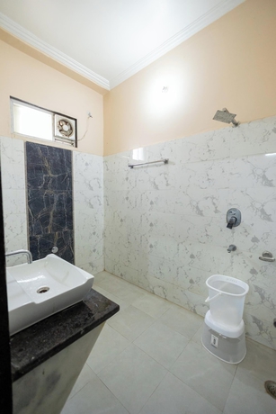 Imagen de la habitación del Hotel Royal Mansion Lawns. Foto 13