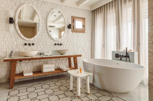 Imagen de la habitación del Hotel Royal Mansour Tamuda Bay. Foto 15